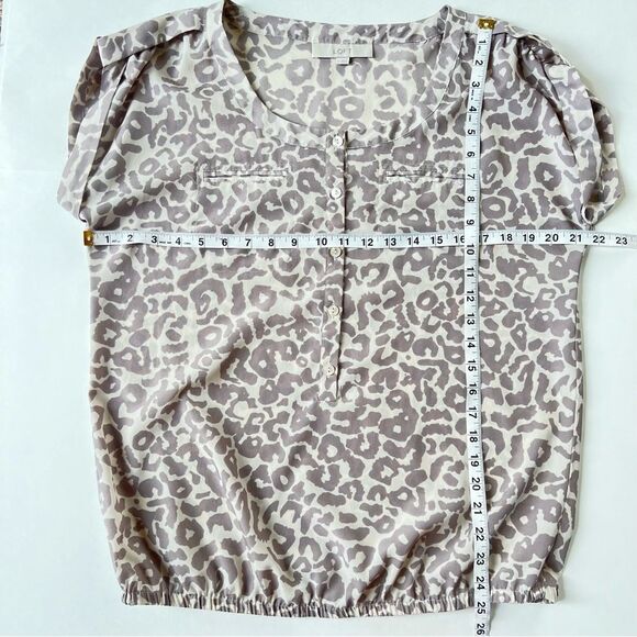 Loft Cream And Greig Leopard Print Elastic Bottom Short Sleeve Blouse Size M - Picture 7 of 10